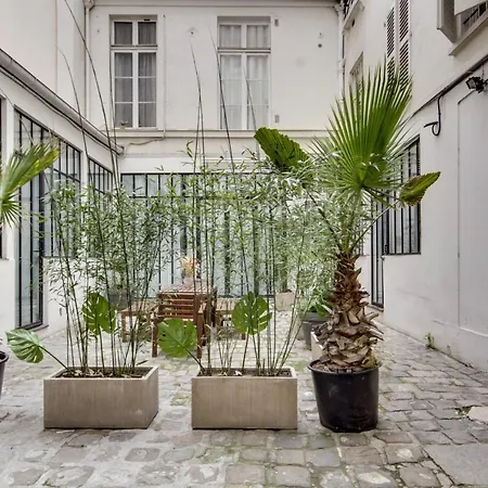 Chez Colette Canal St Martin