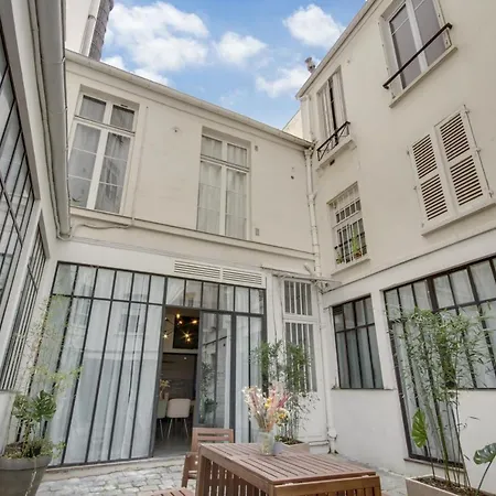 Chez Colette Canal St Martin *